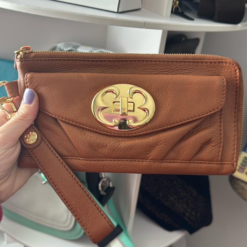 Emma Fox Wristlet - Picture 1 of 1